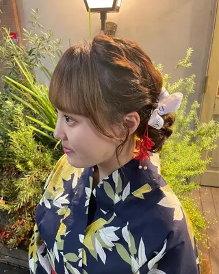 ロング ヘアアレンジ KURIA/ブリ ーチ/ダブルカラーのヘアスタイル
