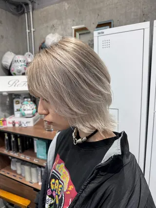 ショート カラー ホワイトブロンド RIKUTOのヘアスタイル