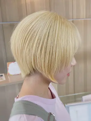 ショート カラー SHIN🌿柏美容師 レイヤーボブカラーのヘアスタイル