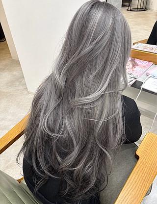 ロング カラー moi Blanc/ Aoyagiのヘアスタイル