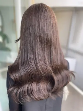 ロング カラー 吉田 麻倫のヘアスタイル