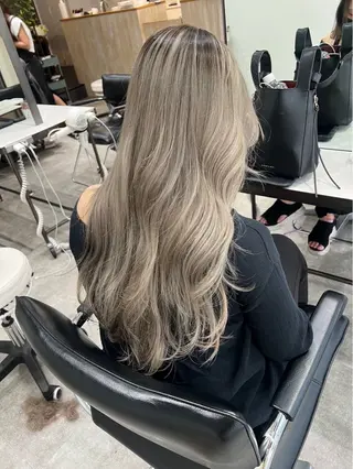 ロング Aika LA.MIUのヘアスタイル