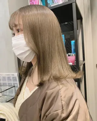 ミディアム カラー マツエク・マツパ ハイトーンボブ 前田 表参道　グレージュのヘアスタイル