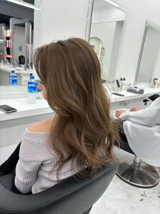 ロング カラー 抜け感レイヤー︴ ニュアンスカラーのヘアスタイル
