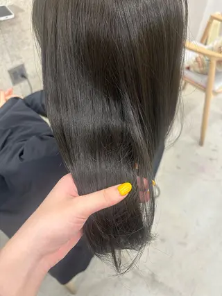 セミロング カラー SiLO Yukinaのヘアスタイル