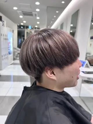 カラー 松田 かのあのヘアスタイル