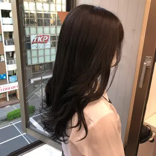 ロング 寒色/ベージュヘア ブリーチありMiOのヘアスタイル