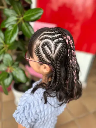 ロング 横山 千春のヘアスタイル