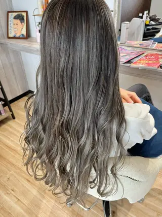ロング カラー Atelier 大内のヘアスタイル
