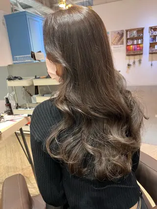 ロング 伊藤 愛美のヘアスタイル