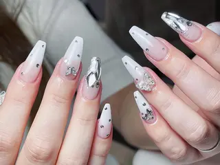 ロング エム ⭐︎のネイルデザイン