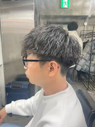 ショート カラー パーマ ヘアアレンジ メンズ 亀井隆汰/メンズ専門 パーマ/フェード可のヘアスタイル