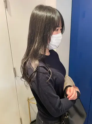 ロング MIOベージュカラー 柔らかいカラーのヘアスタイル