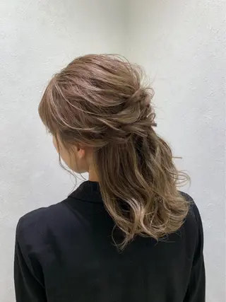 セミロング カラー パーマ ヘアアレンジ ハイトーンカラー🤍 山下 優華のヘアスタイル