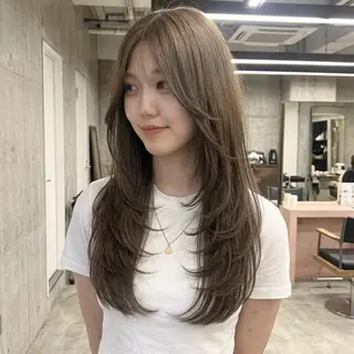ロング カラー 伊藤ほのか/柔らかパ ーマ/ダブルカラーのヘアスタイル