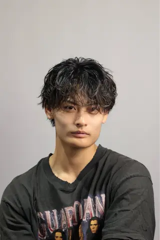 ミディアム パーマ ヘアアレンジ メンズ 🔥ニュアンス フェザー小林海斗🔥のヘアスタイル