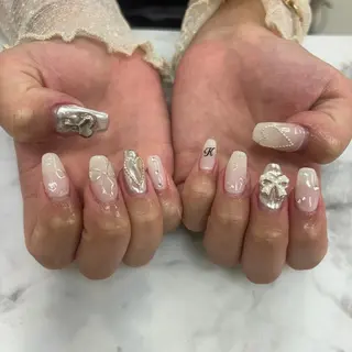 salon UNE LMA見習いスタッフのネイルデザイン