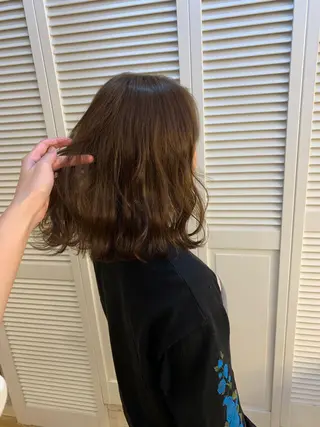 ミディアム カラー 天野 利咲のヘアスタイル
