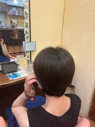 ショート カラー 吉村 初菜のヘアスタイル