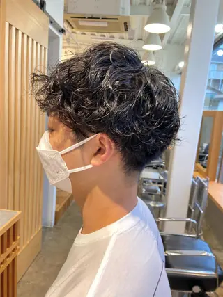 パーマ メンズ ショート/ウルフ ハイトーン/カイセイのヘアスタイル