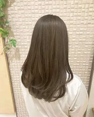 ロング カラー 緑川 莉緒のヘアスタイル