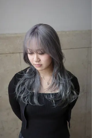 ロング カラー ミタニ ナギサのヘアスタイル