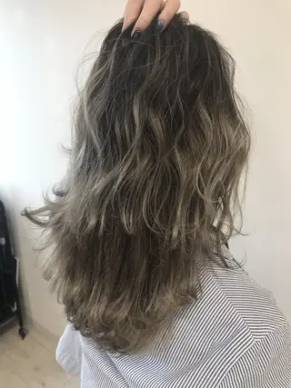 カラー デザインカラー Lienのヘアスタイル