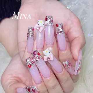 ネイル 🦋 Queenieのネイルデザイン