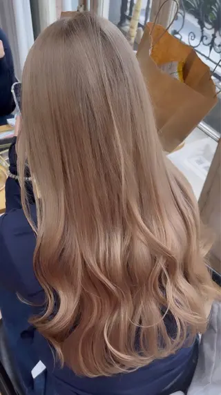 ロング カラー ハイトーン💗ピンク 🛼カラフル🍀のヘアスタイル