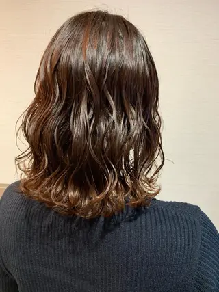 ミディアム カラー 蓮見友里 PiSTA／portのヘアスタイル