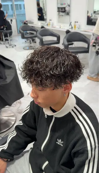 メンズ メンズ特化/ツイスパ /波巻き/大塩恭平のヘアスタイル