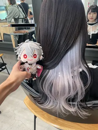 セミロング カラー インナーカラー 推し ブリーチ 髪質改善のヘアスタイル