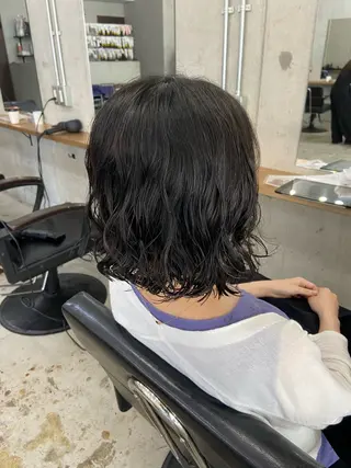 ミディアム パーマ 安住 日花のヘアスタイル