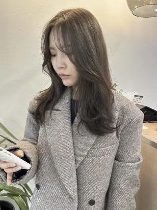 カラー セミロング mood 髪質改善 ダブルカラーのヘアスタイル