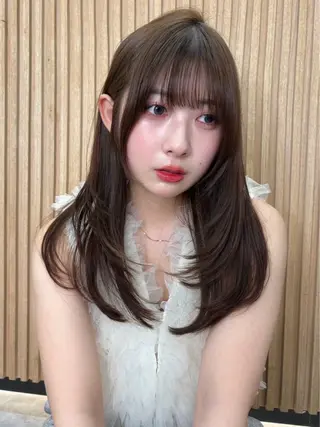 セミロング 透明感カラー/ ベージュ/設樂彩乃のヘアスタイル