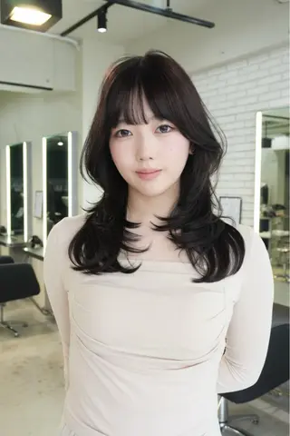 セミロング カラー Airi 韓国y2k ハイレイヤーのヘアスタイル