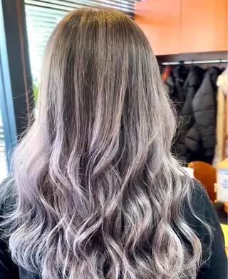 ロング カラー 小川 修平のヘアスタイル