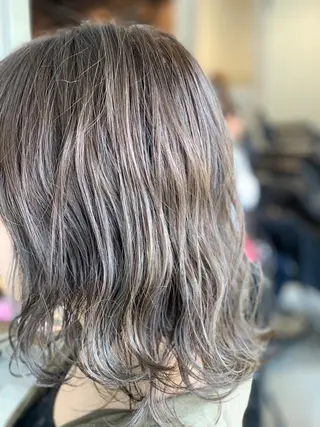 ミディアム カラー LUXBE LUCEのヘアスタイル