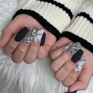 ミディアム ネイル Y. Sのネイルデザイン