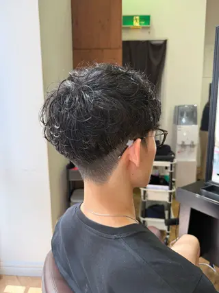 ショート パーマ メンズ 溝口 槙里也のヘアスタイル
