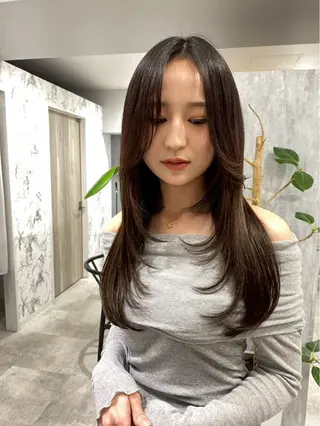 ロング カラー 紅都🫧赤みなし 透明感水光カラーのヘアスタイル