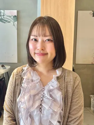 ショート カラー 荒木 依莉亜のヘアスタイル