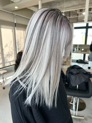 セミロング カラー 井上 一平のヘアスタイル