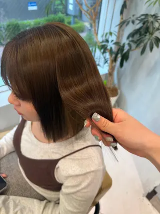 ミディアム カラー hinaru ．のヘアスタイル