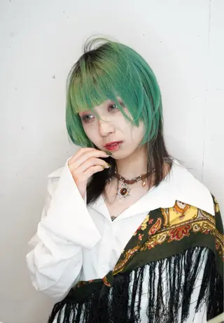 ミディアム カラー ウルフカット レイヤーカット上柿のヘアスタイル