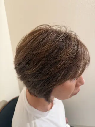 ショート カラー ウエダ ユウのヘアスタイル
