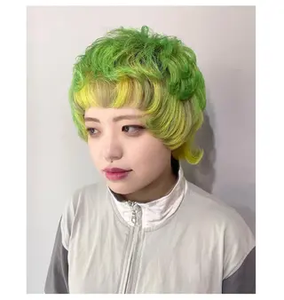 ショート カラー TSUNO🦖 派手髪/オタク美容師のヘアスタイル