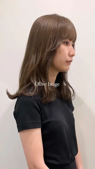 セミロング カラー 落合希 Olivebeigeのヘアスタイル