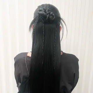 ロング ヘアアレンジ 伊藤 玲衣のヘアスタイル