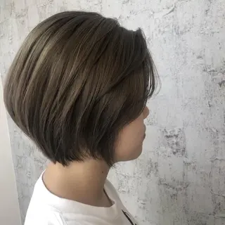 ショート カラー 小顔レイヤー/ ベージュ🤍Rieのヘアスタイル